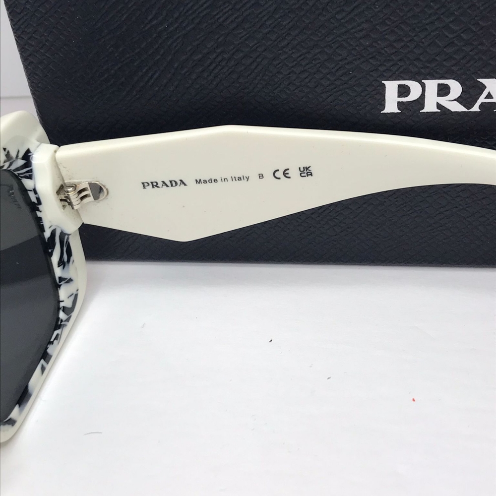 💯- Authentic New PRADAPR 08YS white havana black Sunglasses - Picture 15 of 16